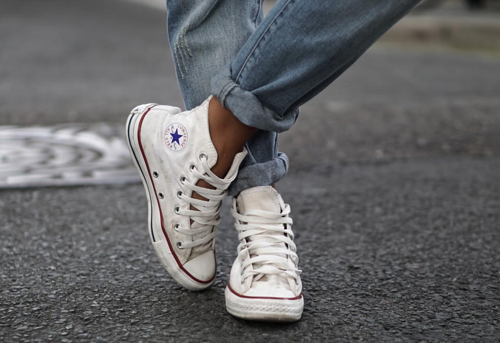  wide fitting sneakers 